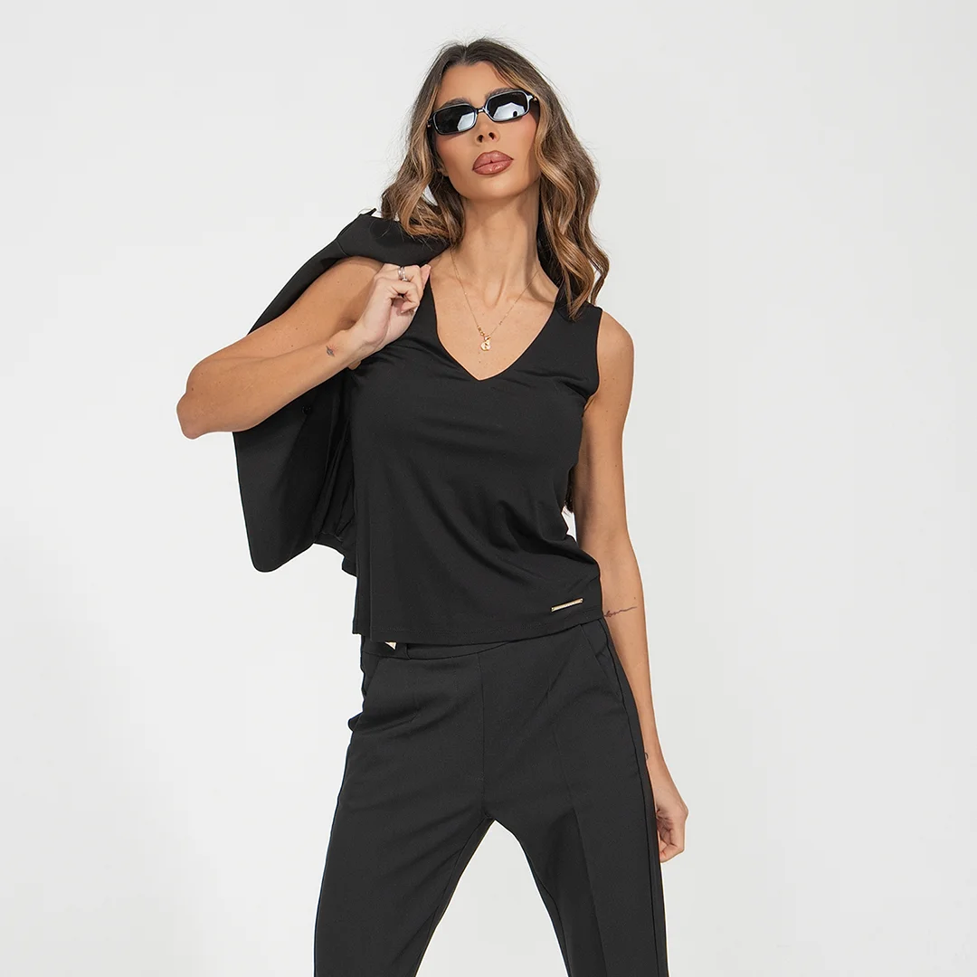 Изчистен черен топ Junona