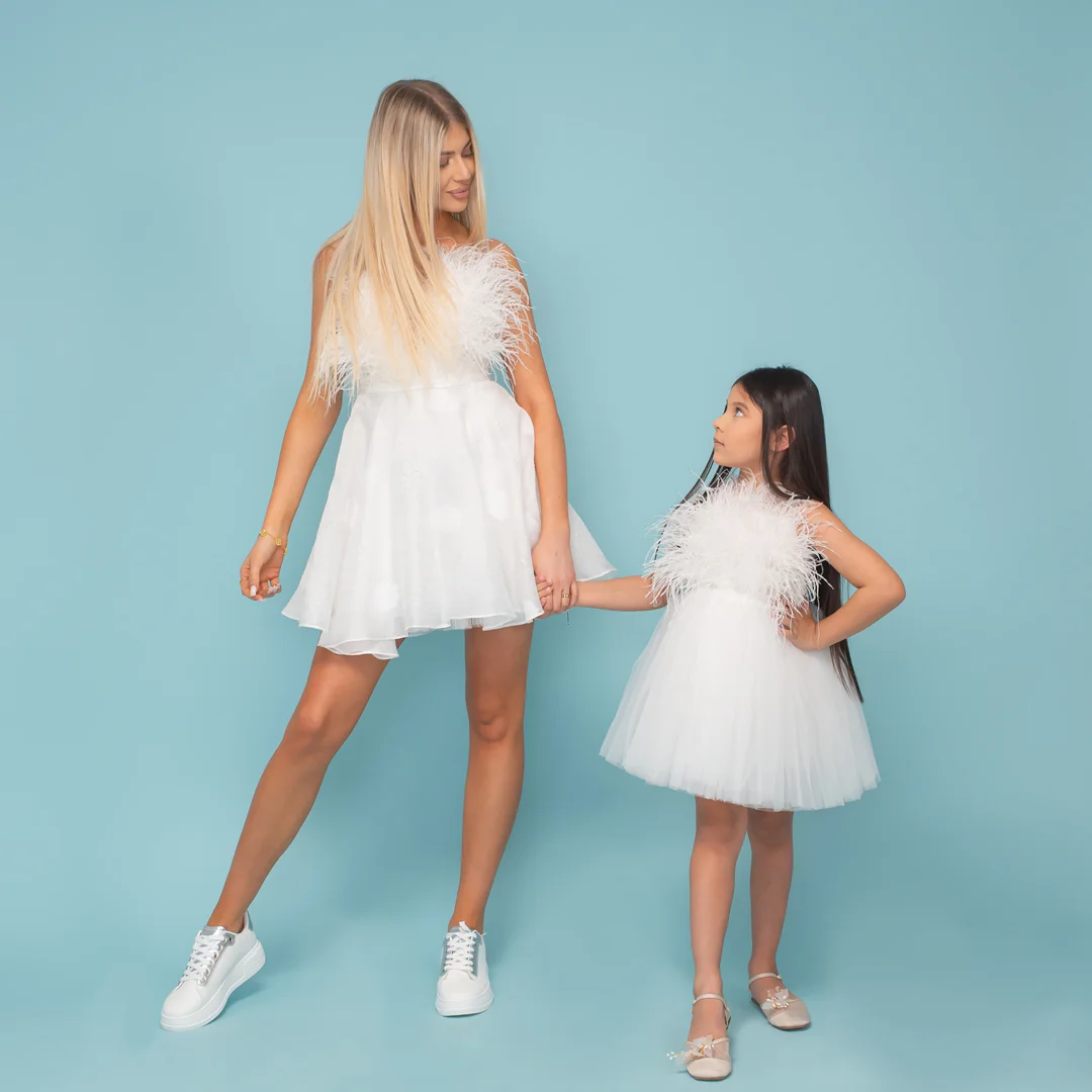 Детска рокля с пера