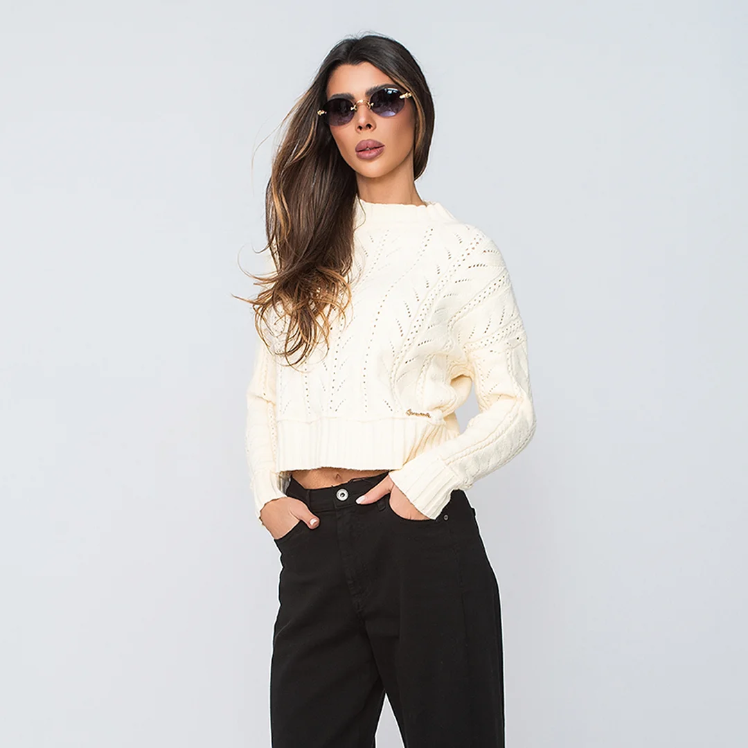 Пуловер с обло деколте и релефна плетка