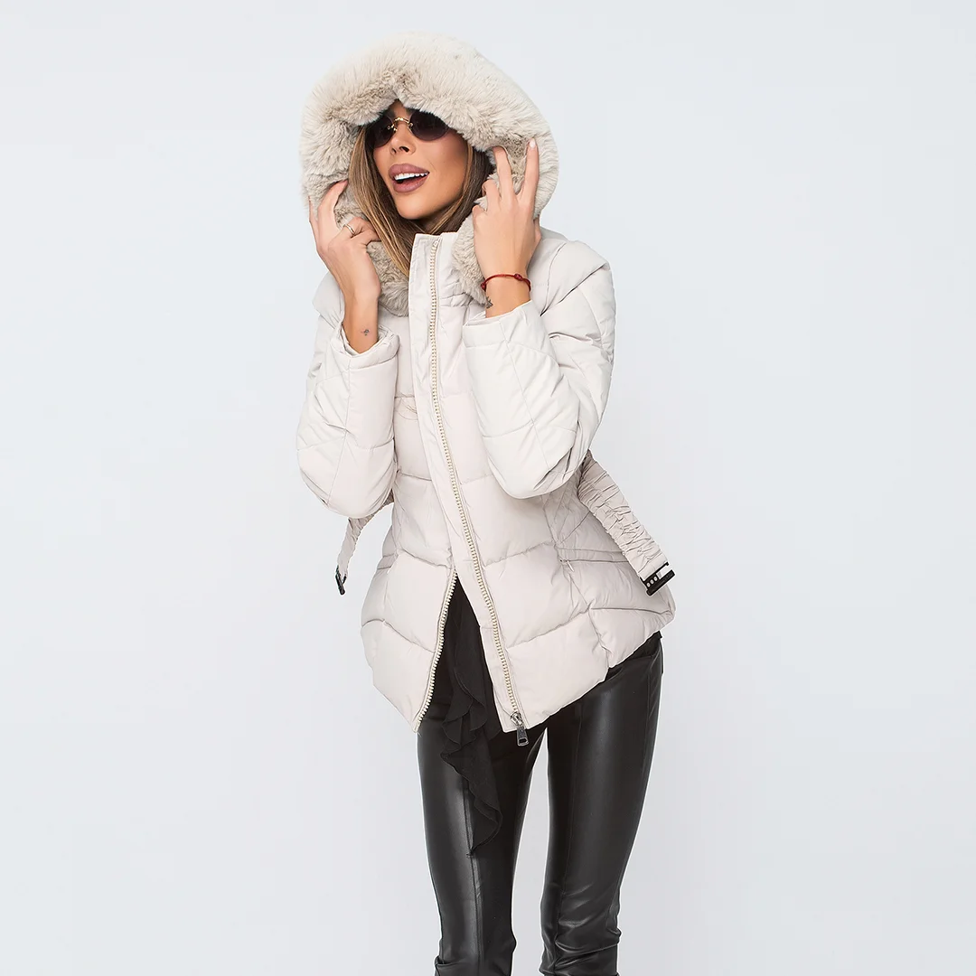 Късо шушляково яке с качулка с косъм