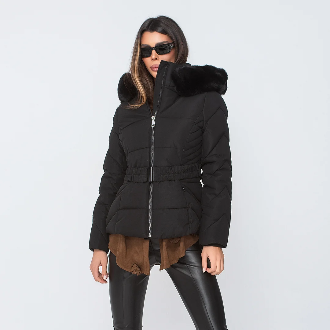 Късо шушляково яке с качулка с косъм