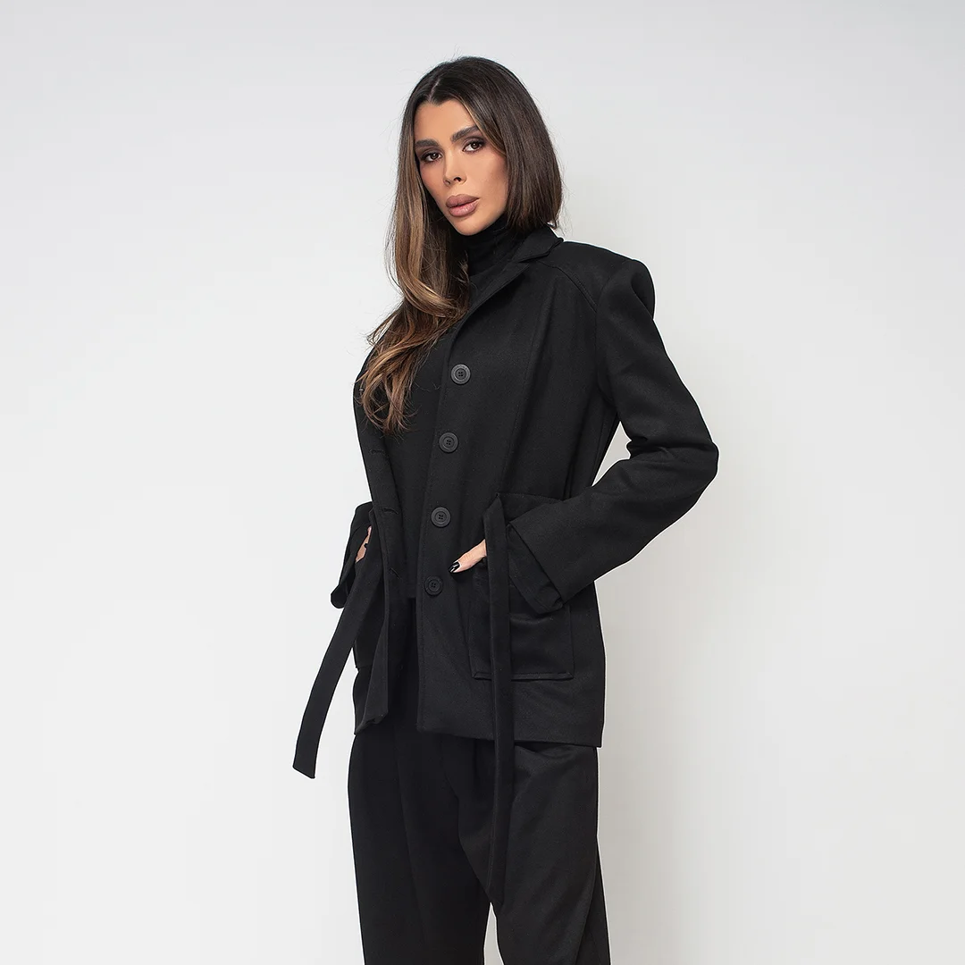 Сако с джобове и колан