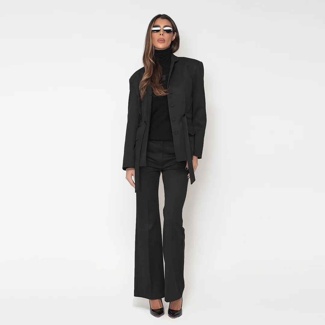 Панталон с разкроени крачоли