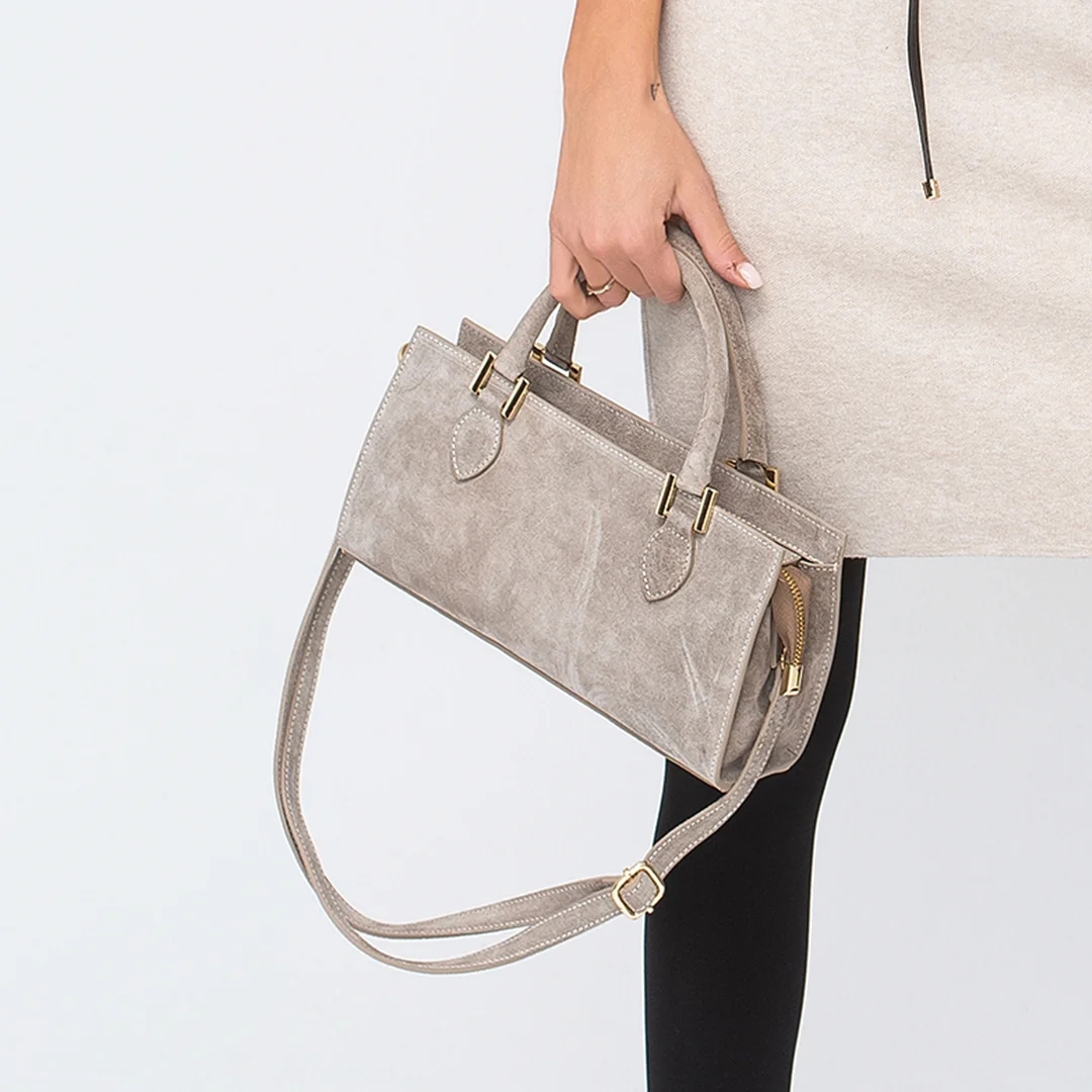 Дамска чанта от велур