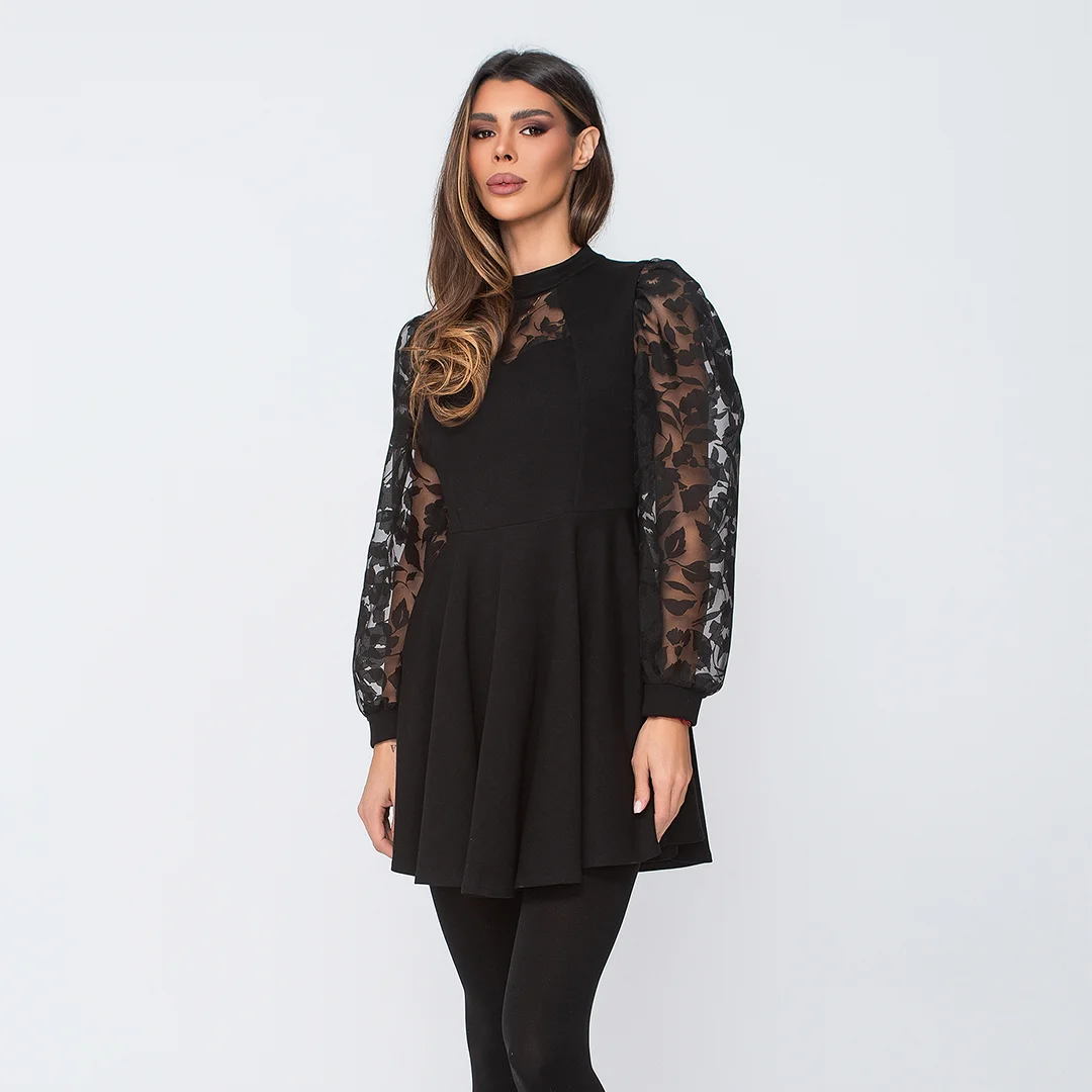 Рокля с ръкави от органза