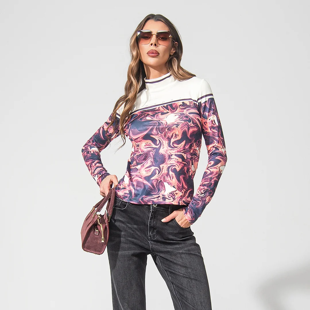 Щампована блуза с висока яка